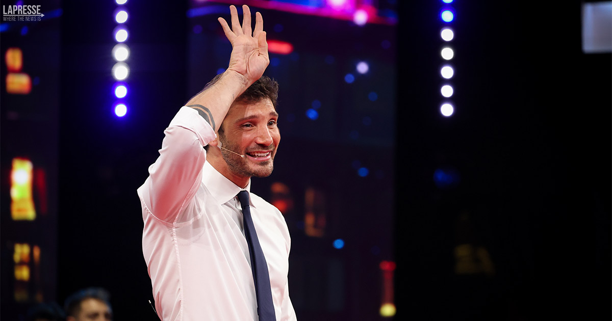 Addio Affari Tuoi La Rai prepara il game estivo antiGerry Scotti senza Stefano De Martino