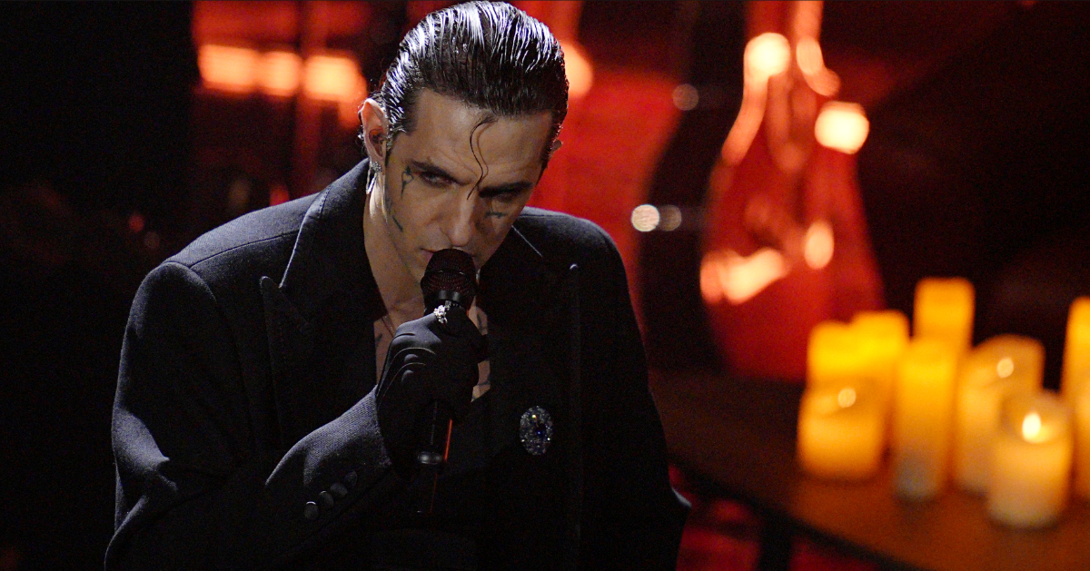 “Perdutamente” a Sanremo, mamma di una vittima di Crans-Montana reagisce commossa all’omaggio di Achille Lauro