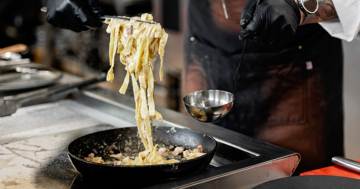 Quanto costa DAVVERO mangiare fuori? Anna Pettinelli e Sergio Friscia svelano i segreti (shock) dei ristoranti italiani Quanto costa DAVVERO mangiare fuori? Anna Pettinelli e Sergio Friscia svelano i segreti (shock) dei ristoranti italiani