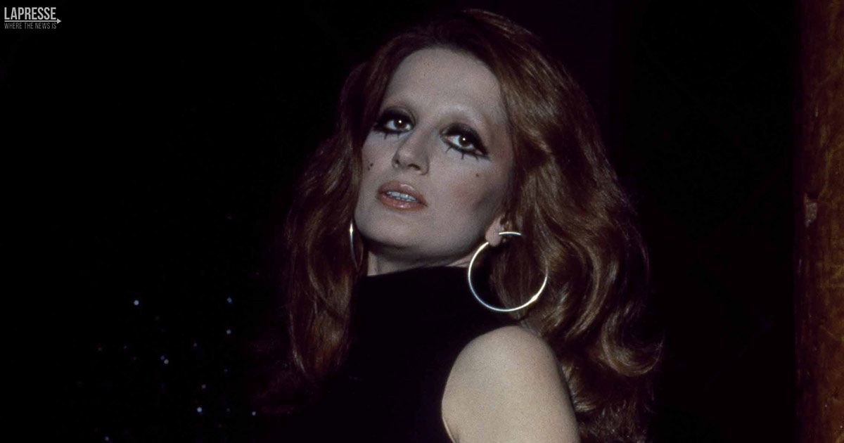 Mina e le 10 perle nascoste nel suo nuovo album: tutto su queste canzoni